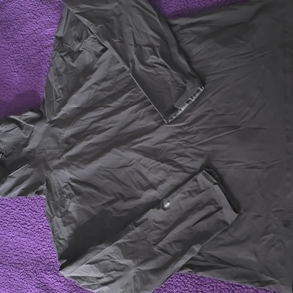 Patagonia Men's Stretch Raincoat with Gray Accents - Picture 4 of 5